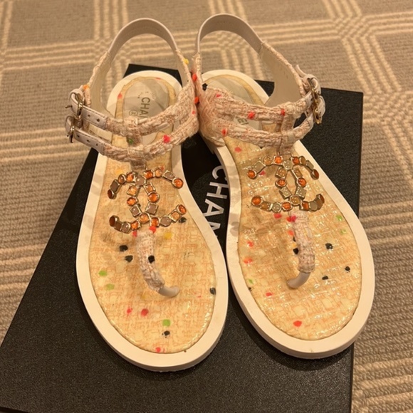 CHANEL White & Pink Tweed Thong Sandals 19S rhinestone - Picture 4 of 4